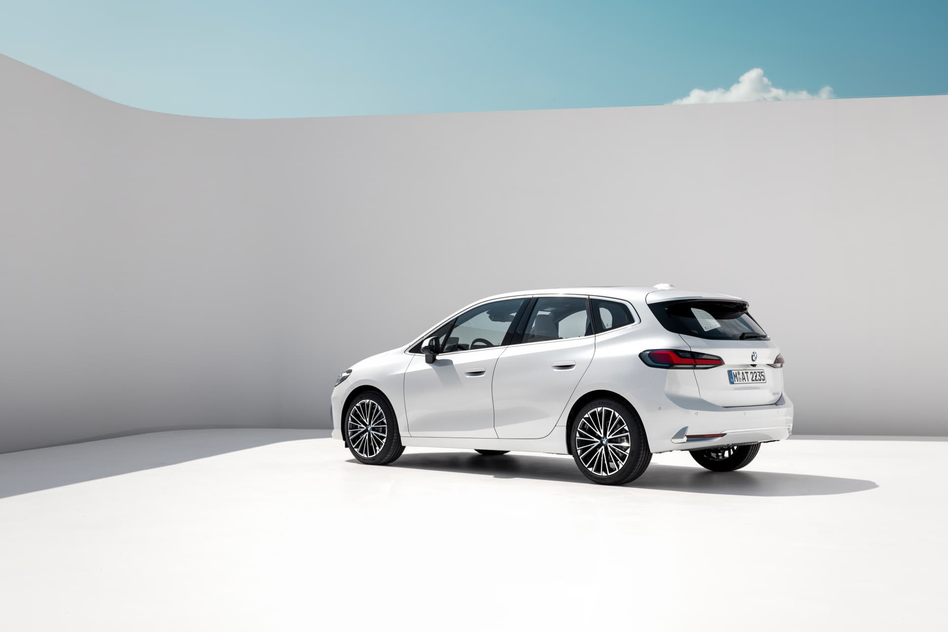Vista trasera y lateral del BMW Serie 2 Active Tourer, diseño renovado.