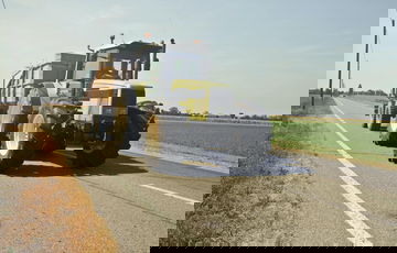 Adelantar Linea Continua Tractor 02