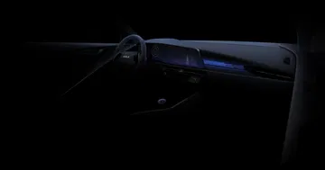 Vista cercana de las luces traseras del Kia Niro, iluminación LED distintiva.