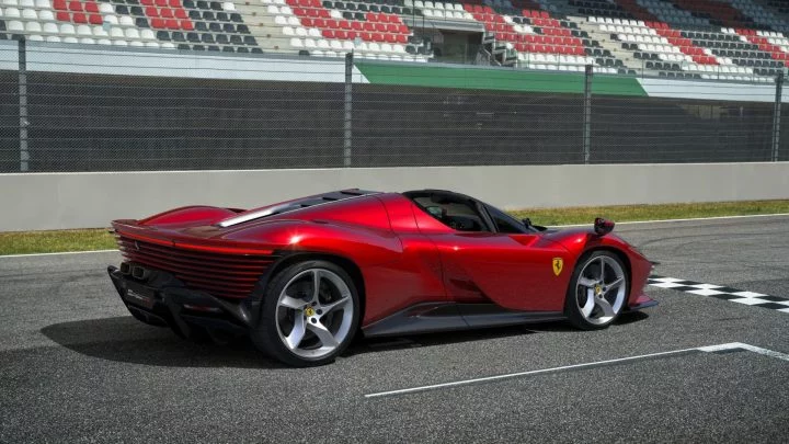 Ferari Daytona Sp3 2021 02