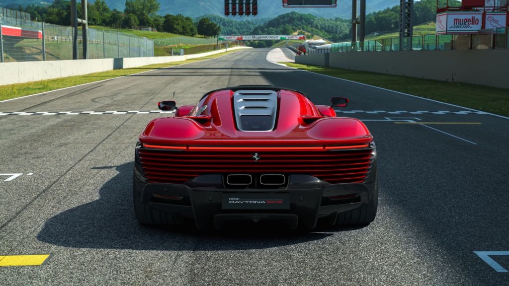 ferari-daytona-sp3-2021-04-619a85e13ff77-1024x576.jpg