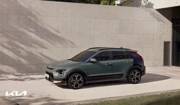 Vista lateral del Kia Niro destacando su línea aerodinámica.