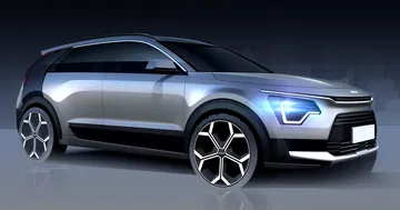Vista lateral del Kia Niro destacando su línea aerodinámica y llantas de diseño.