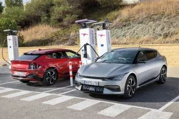 Cuánto tarda en recargarse un coche eléctrico y de qué factores depende