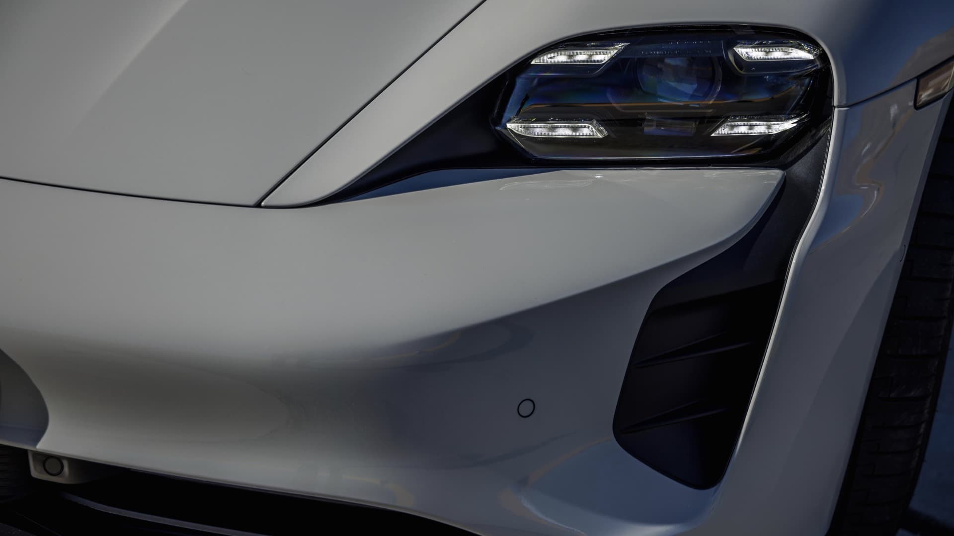 Porsche Taycan Gts Chalk Grey 03