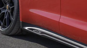 Porsche Taycan Gts Rojo Guardia 01