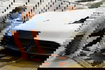 Porsche Taycan Recarga Inalambrica 06