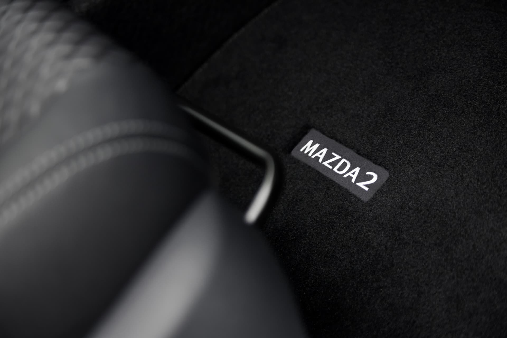 Mazda 2 Hybrid 2022 14 Interior Alfombrillas Logo