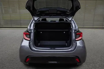 Mazda 2 Hybrid 2022 16 Interior Maletero