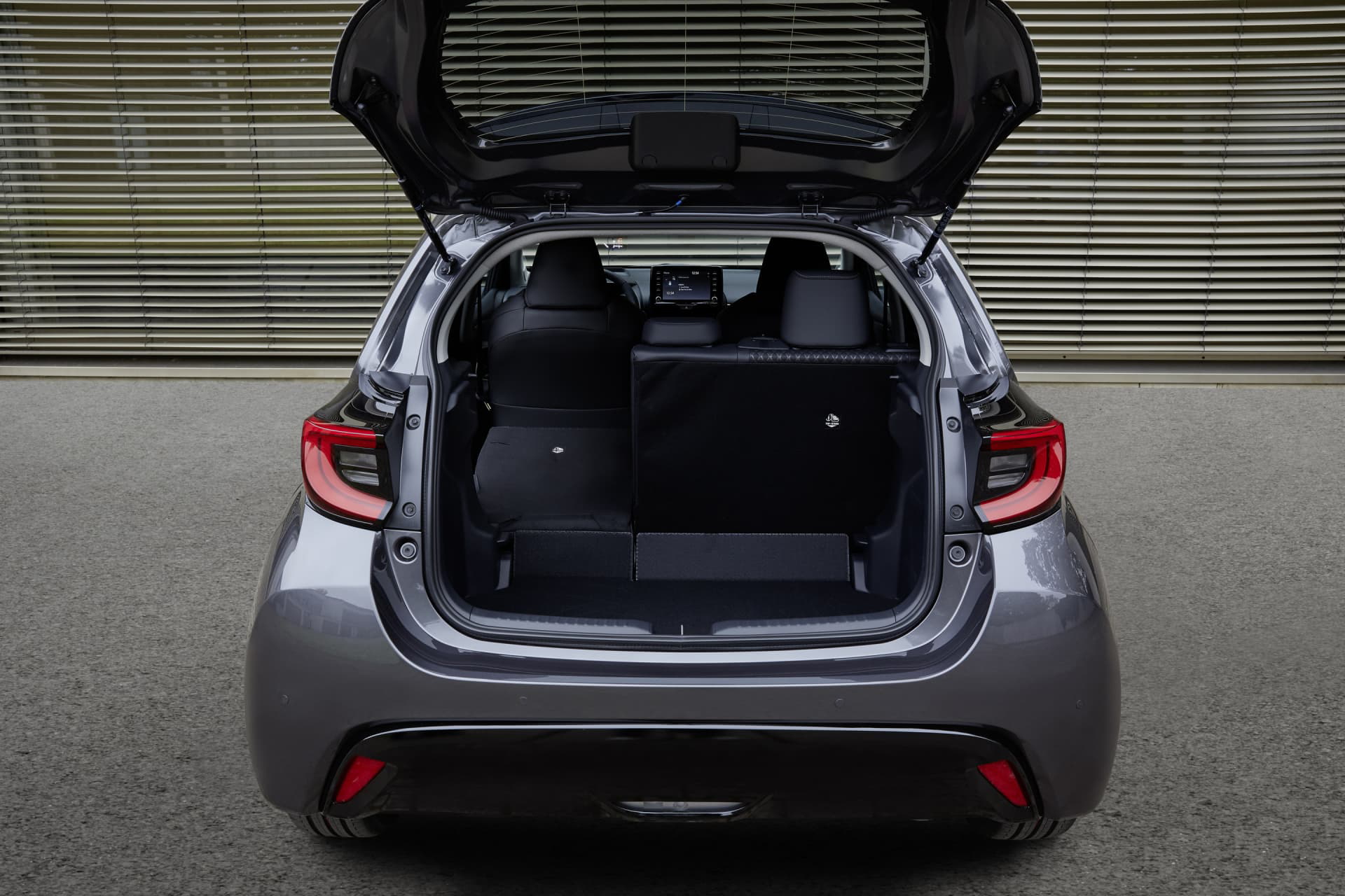 Mazda 2 Hybrid 2022 17 Interior Maletero