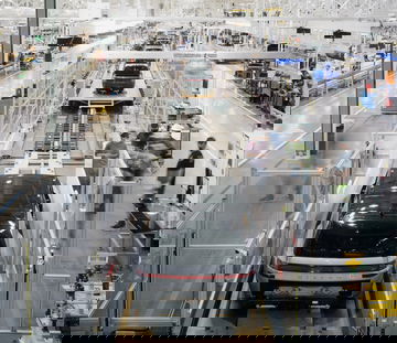 Rivian R1s 2022 04