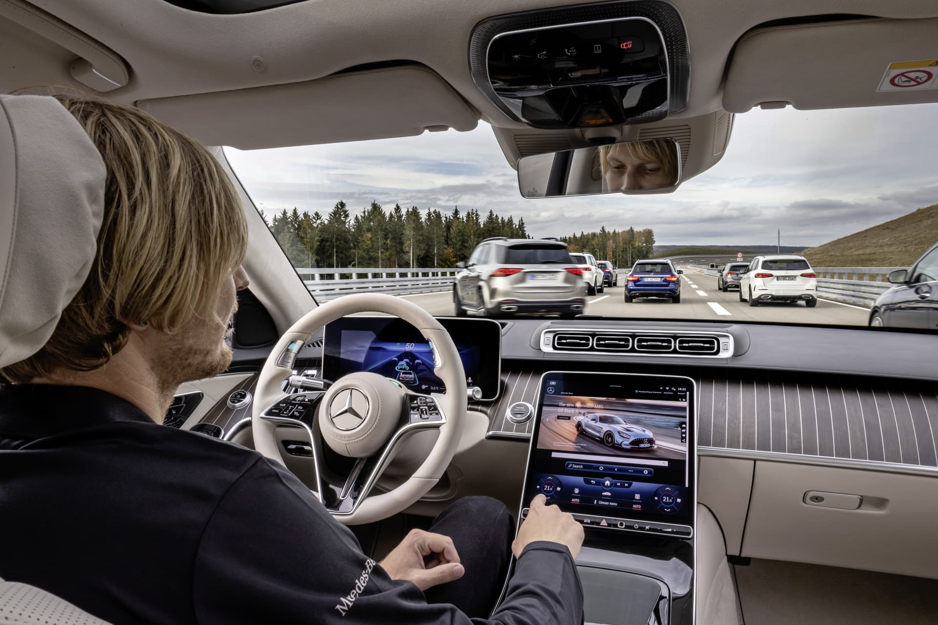 Mercedes Benz Erhält Weltweit Erste International Gültige Systemgenehmigung Für Hochautomatisiertes Fahren Mercedes Benz Receives World's First Internationally Valid System Approval For Conditionally Automated Driving