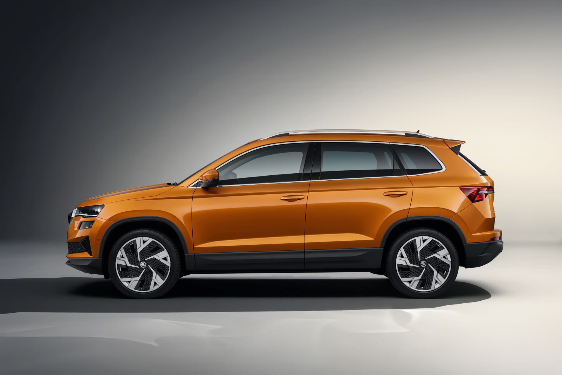 Skoda Karoq 2022 03 Exterior Lateral Naranja