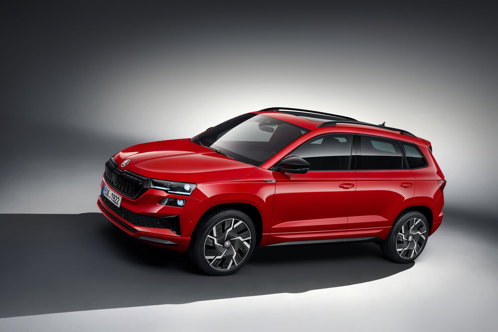Skoda Karoq 2022 16 Exterior Frontal Sportline Rojo