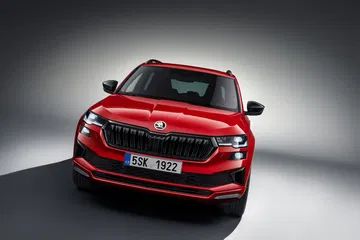 Skoda Karoq 2022 17 Exterior Frontal Sportline Rojo