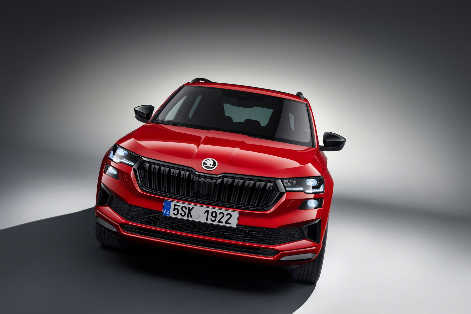 Skoda Karoq 2022 17 Exterior Frontal Sportline Rojo