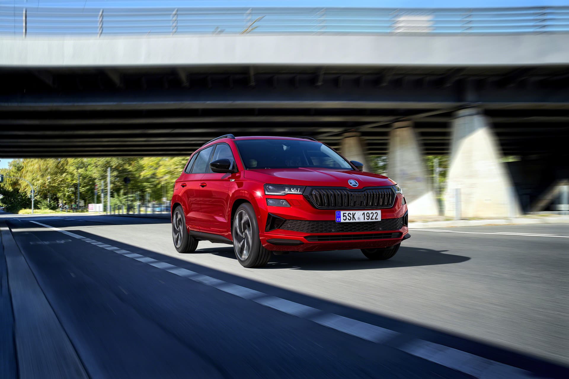 Skoda Karoq 2022 21 Exterior Frontal Sportline Rojo