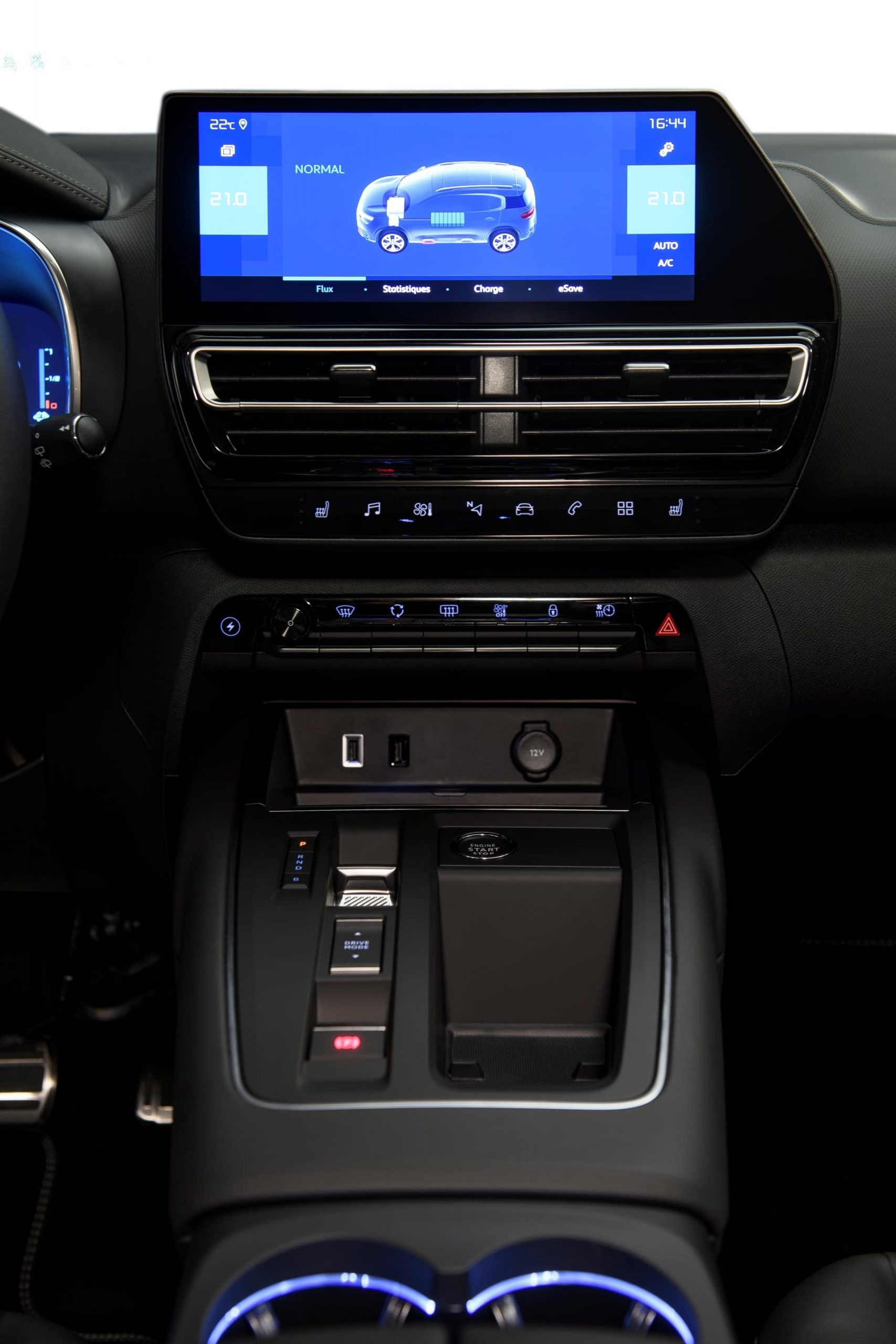 Vista del sistema de infotainment y controles climáticos del Citroën C5 Aircross.