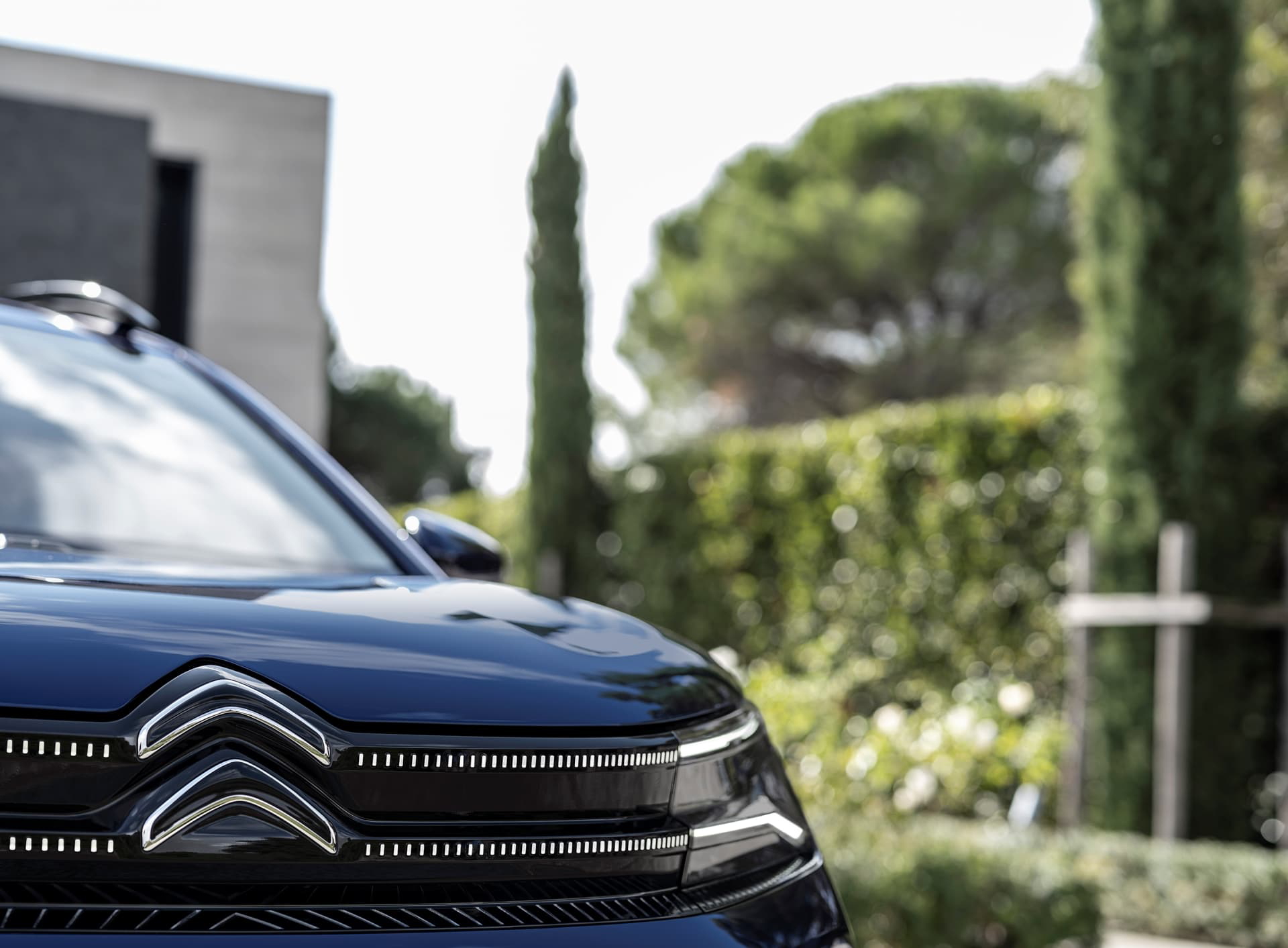 Vista en detalle de la parrilla y ópticas delanteras del Citroën C5 Aircross.