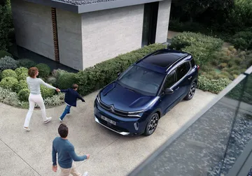 Vista superior destacando el diseño del frontal y techo del C5 Aircross.