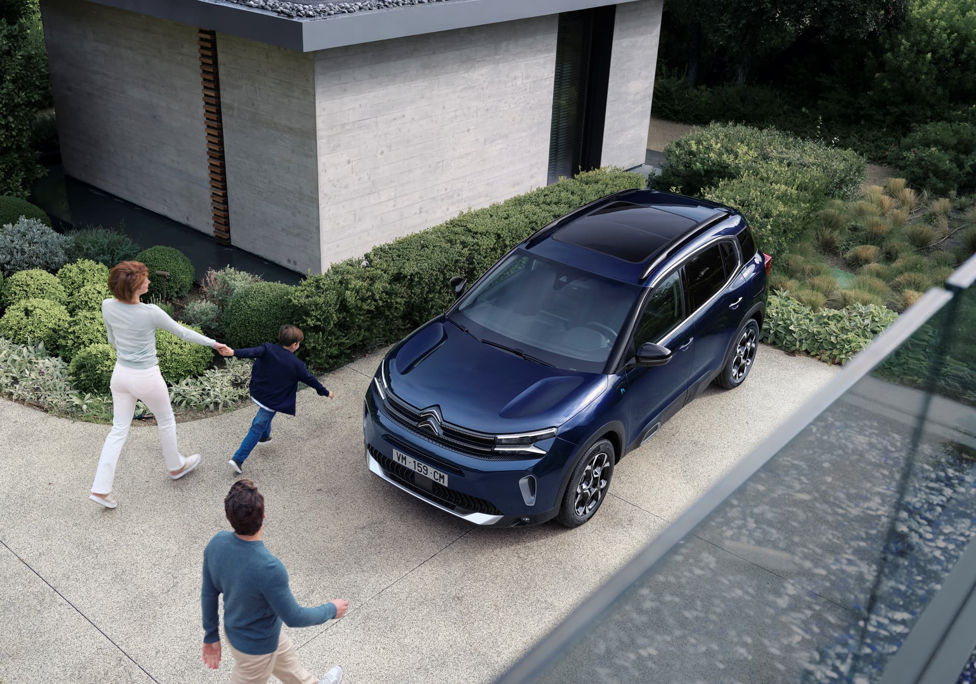 Vista superior destacando el diseño del frontal y techo del C5 Aircross.