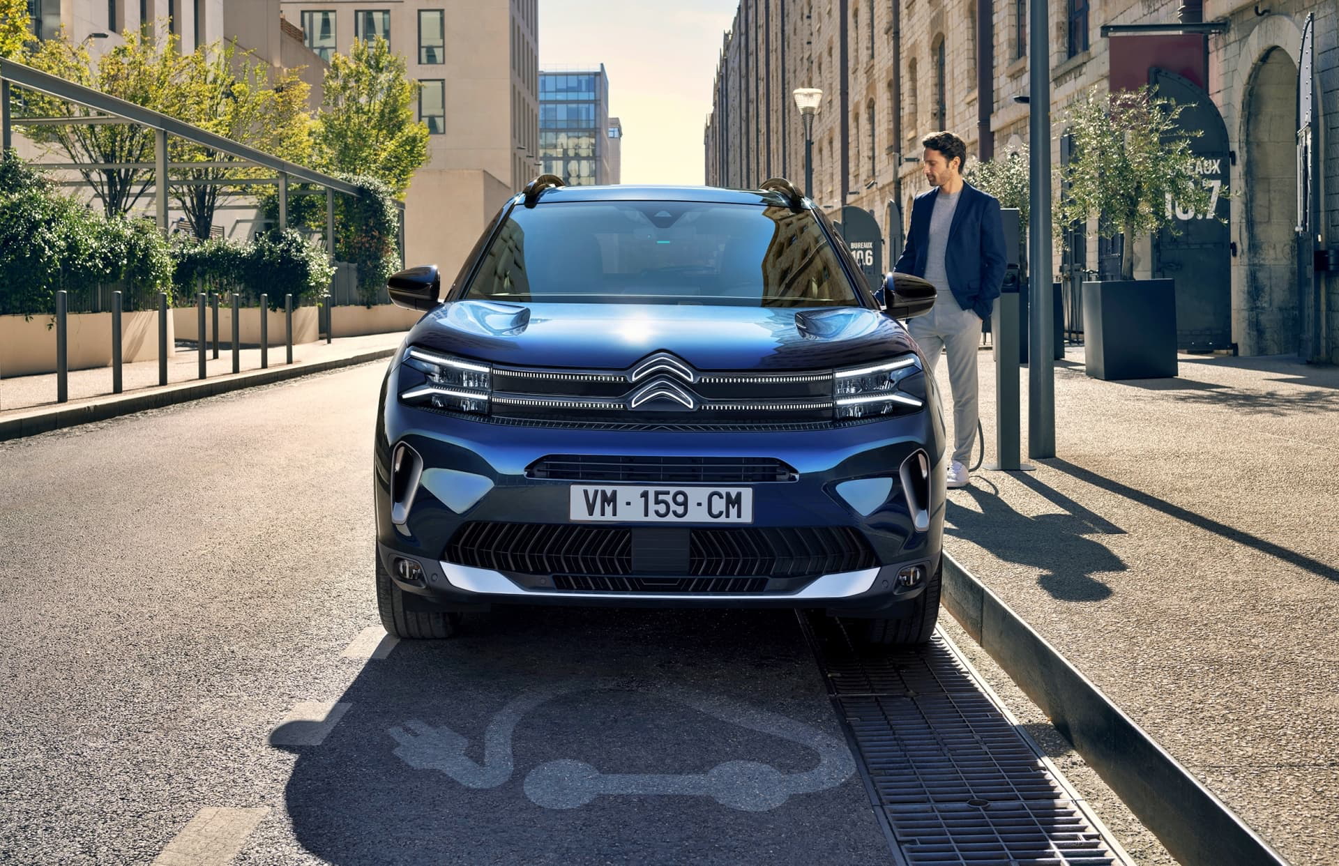 Vista frontal del Citroën C5 Aircross, destaca su robusta parrilla.
