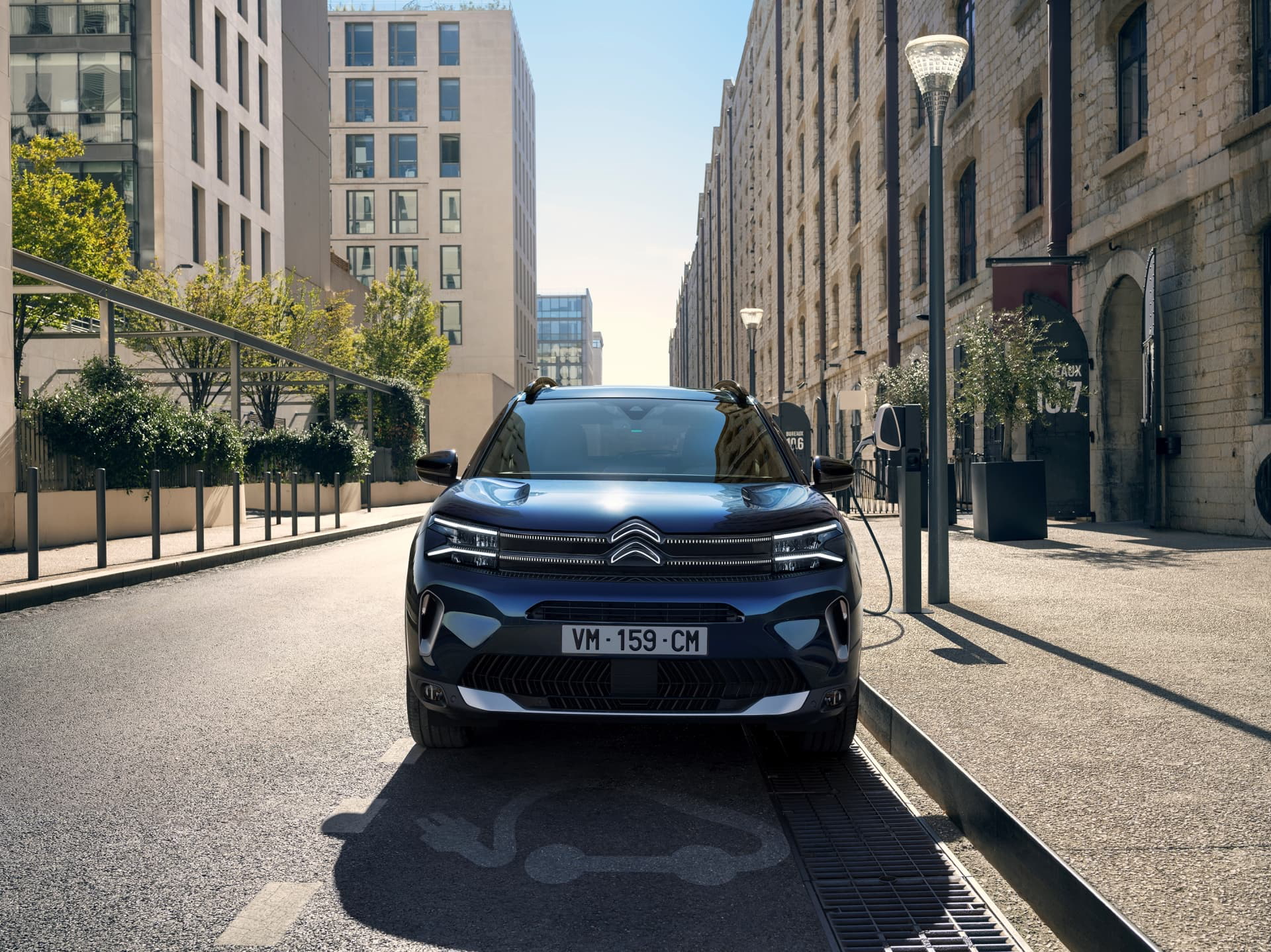 Vista frontal del Citroën C5 Aircross evidenciando su diseño moderno y robusto.