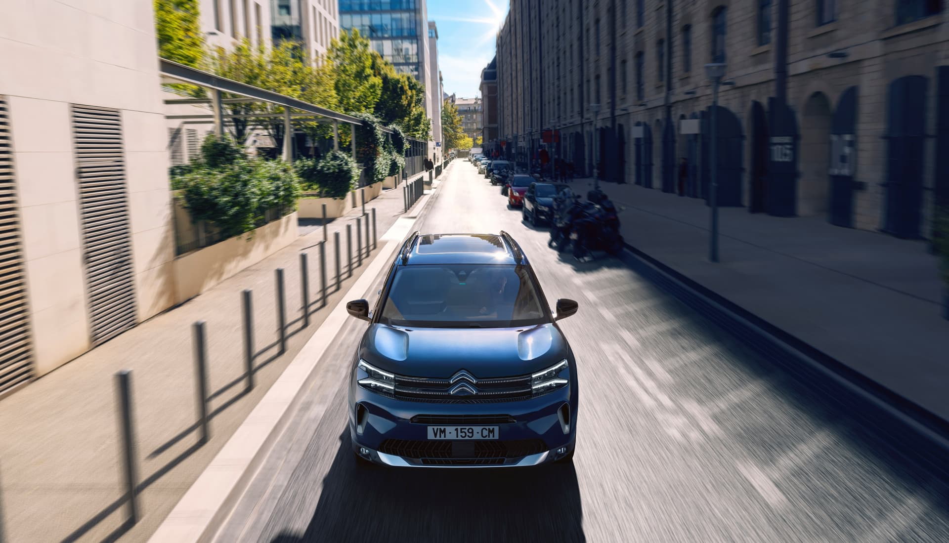 Vista aérea del capó y techo mostrando el diseño del Citroën C5 Aircross.
