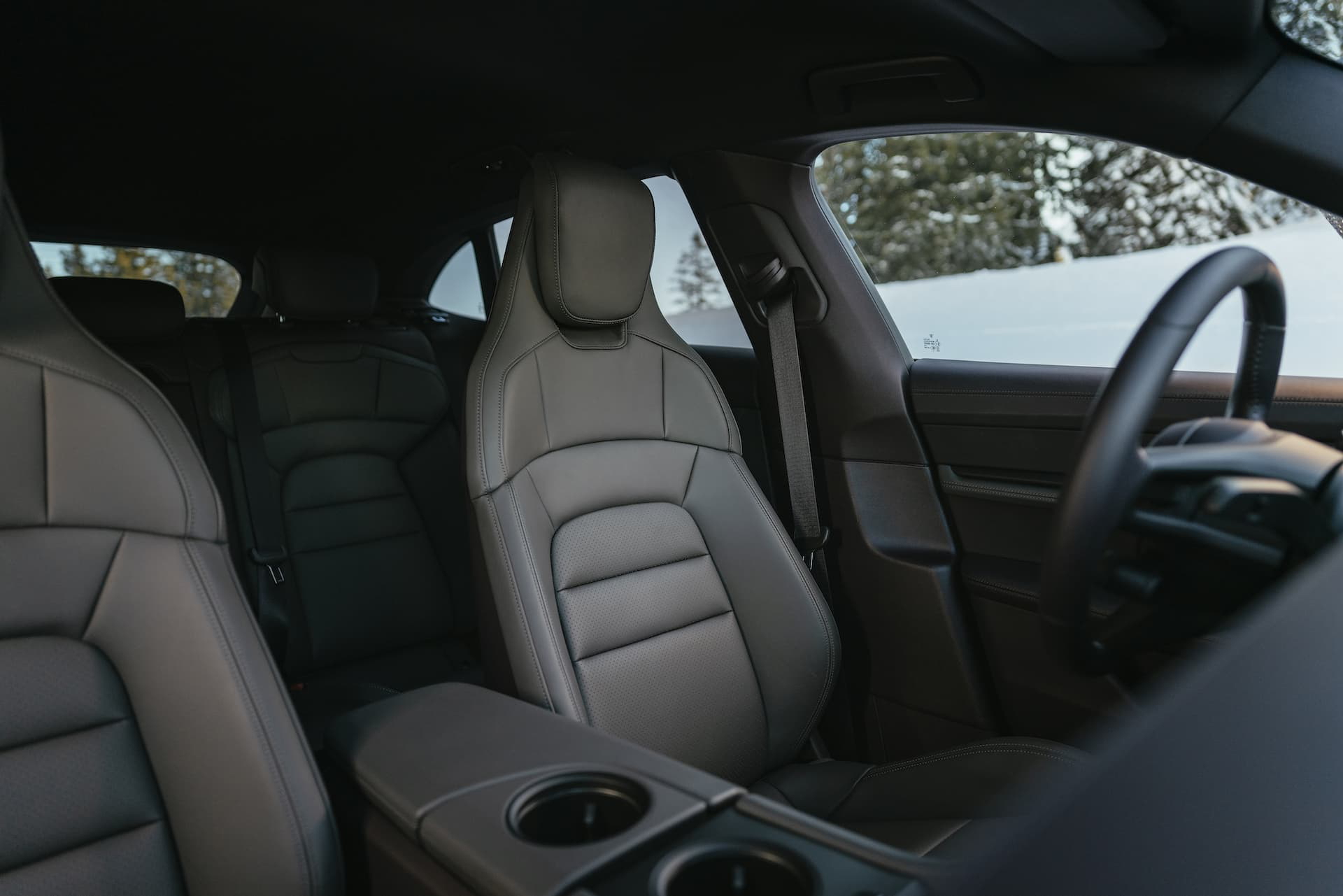 Asientos Porsche Taycan Sport Turismo Frozen Berry 28