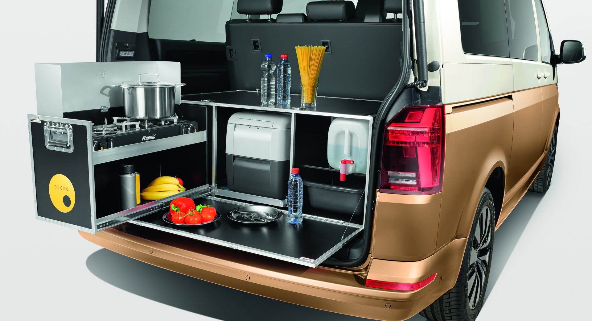Amoroso Orbita Inútil Una cama y una cocina en una caja: así son los nuevos módulos multiuso para  tu furgoneta Volkswagen | Diariomotor