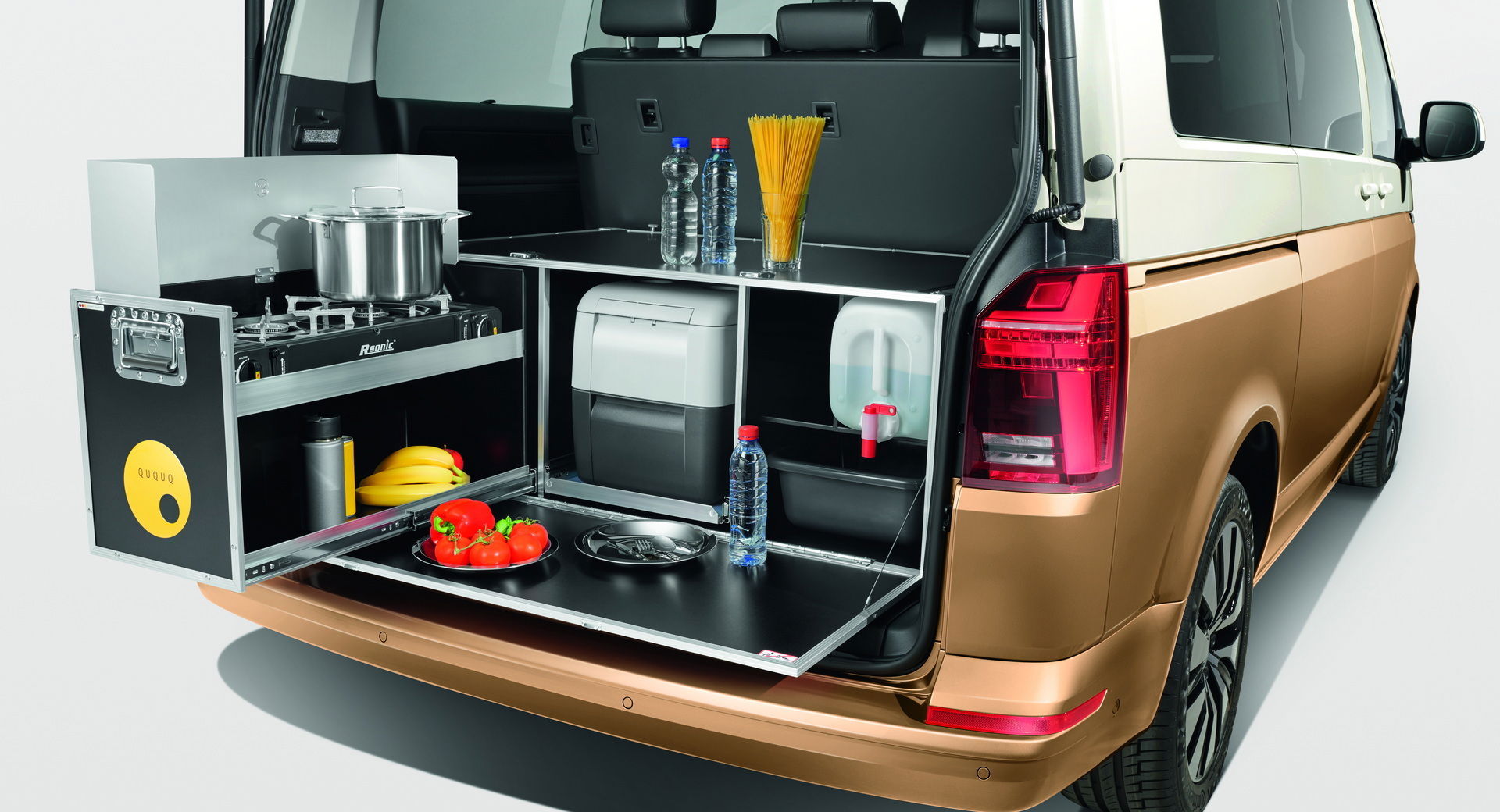 Una cama y una cocina en una caja: así son los nuevos módulos multiuso para  tu furgoneta Volkswagen