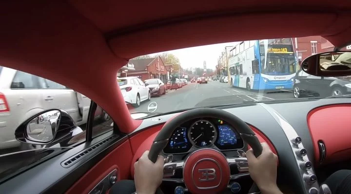 Conducir Bugatti Chiron Centro Ciudad Video 1