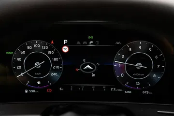 Vista detallada del cuadro de instrumentos digital del Kia Sportage.