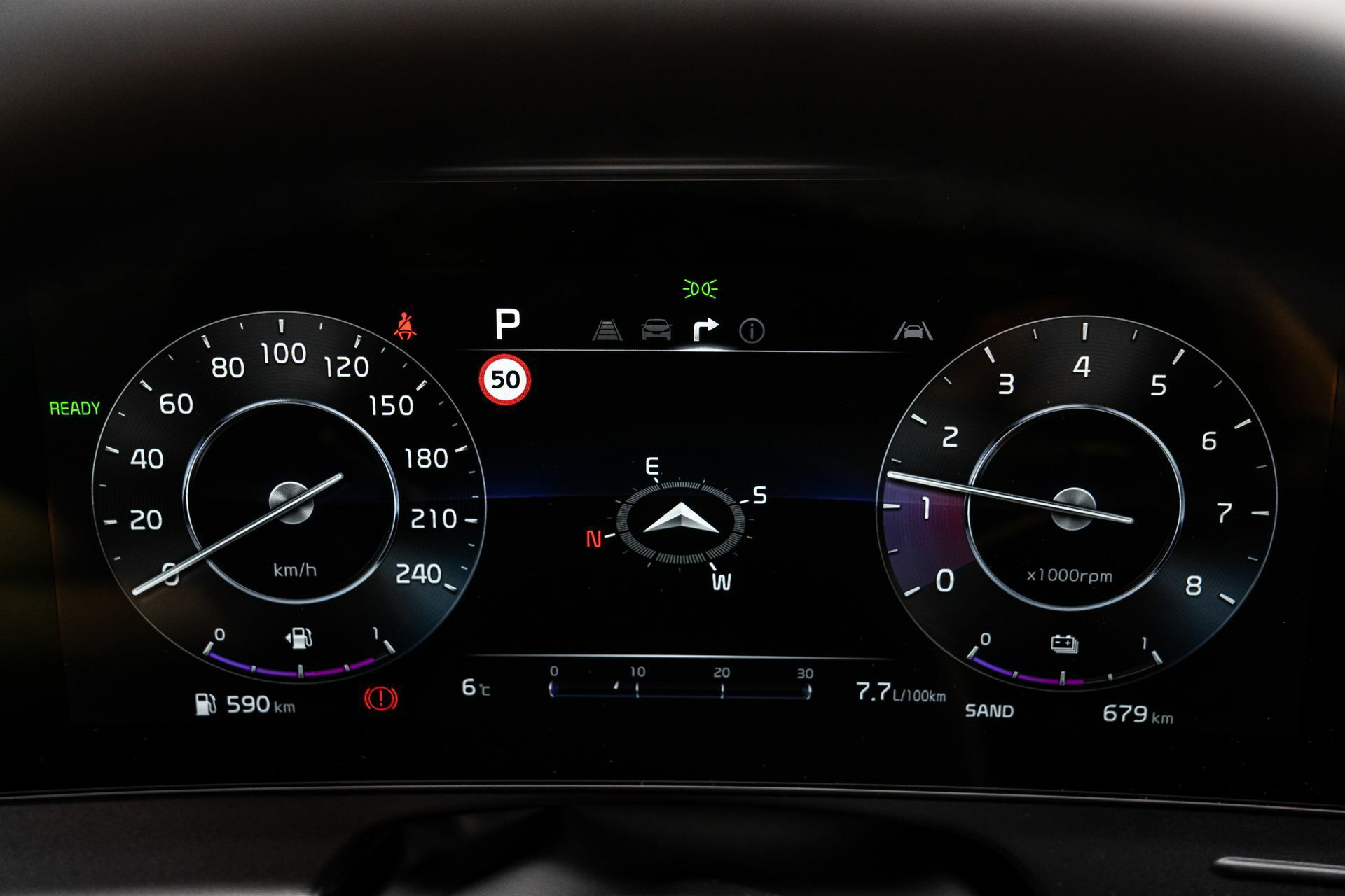 Vista detallada del cuadro de instrumentos digital del Kia Sportage.