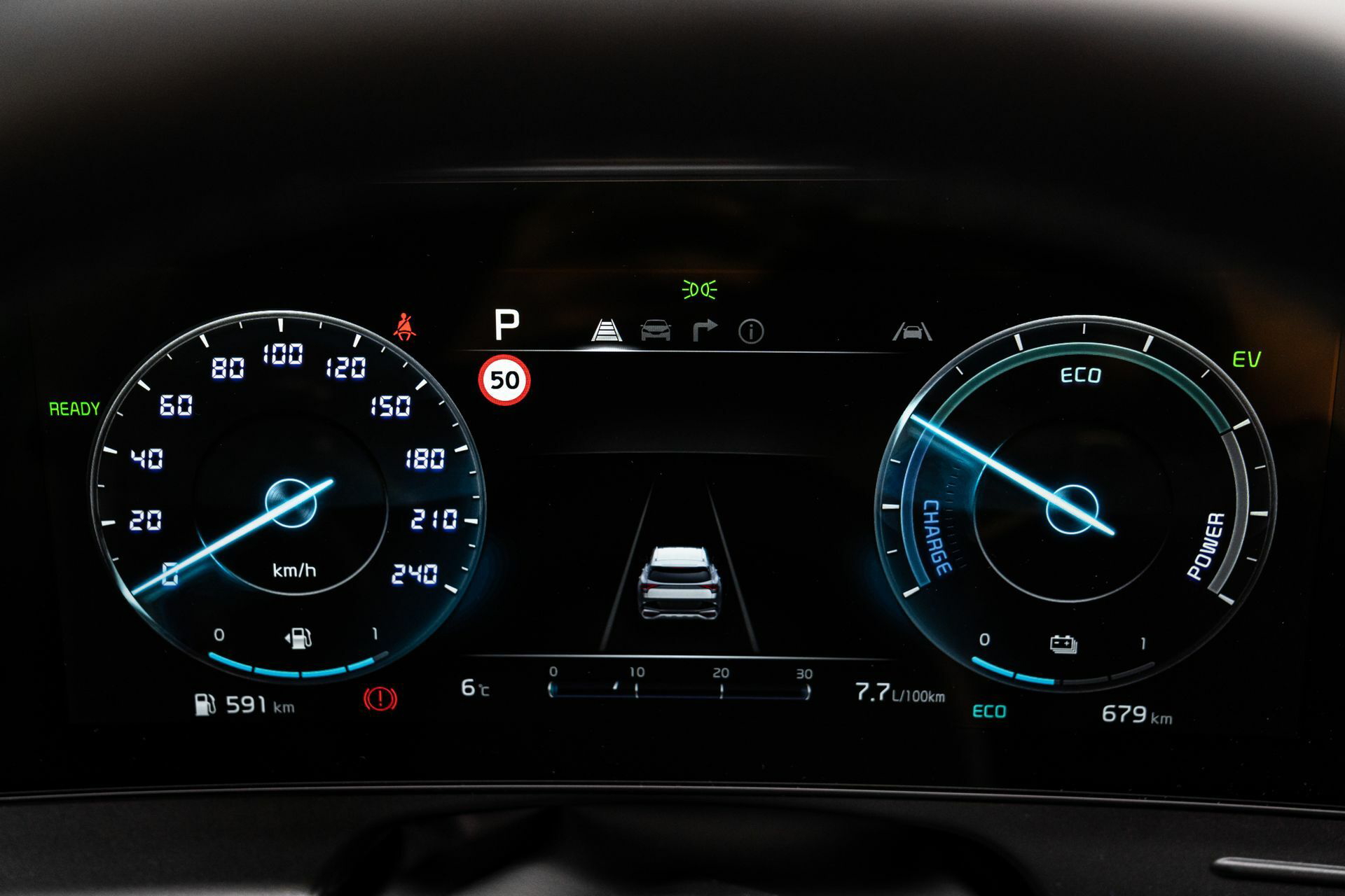 Vista del cuadro de instrumentos digital del Kia Sportage, clara y moderna.