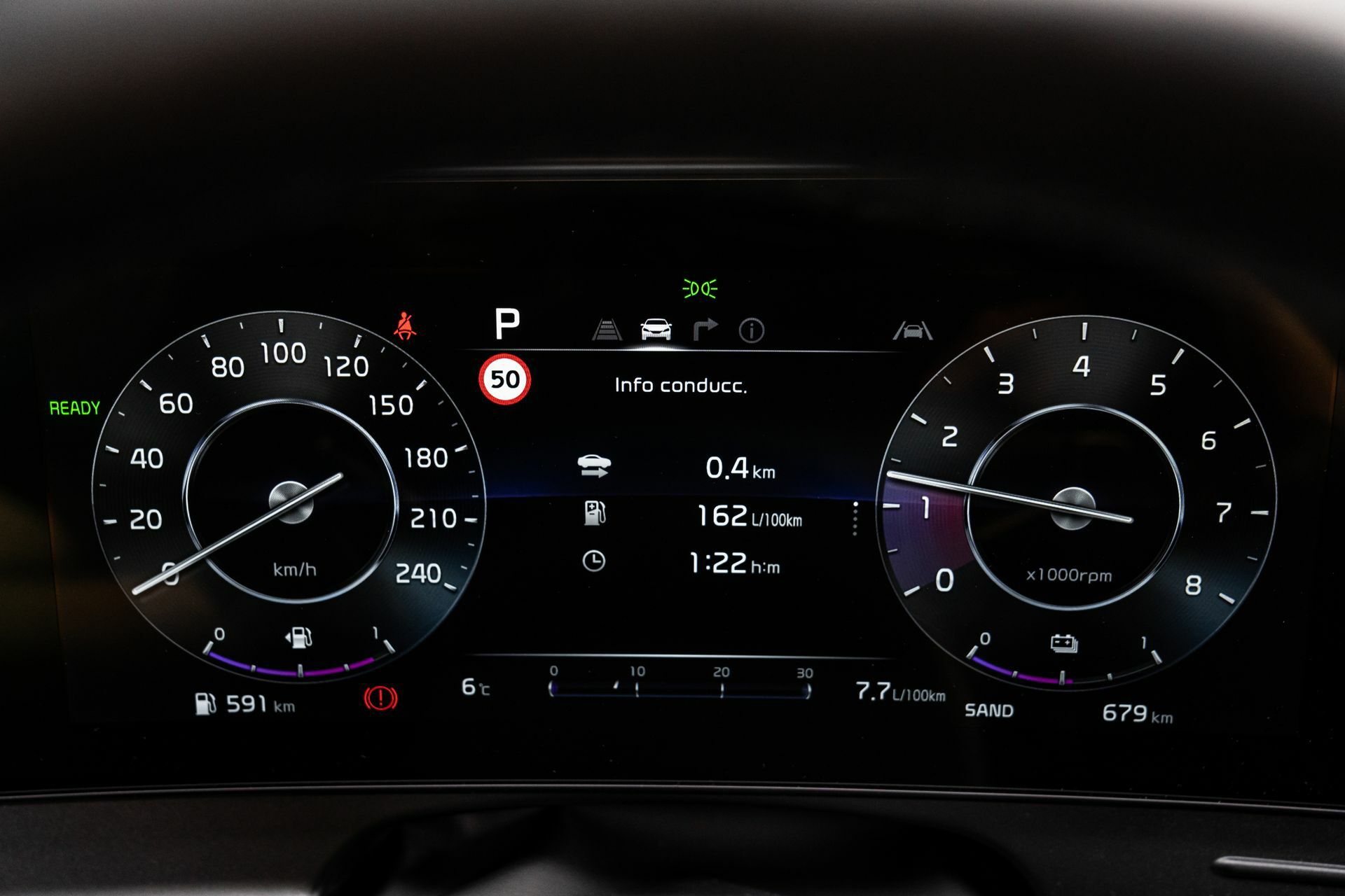 Vista detallada del cuadro de instrumentos del Kia Sportage.