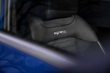 Vista cercana del detalle de asiento GT Line