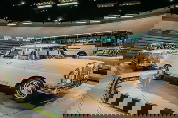 Vorne „adenauer“, Hinten Datenlabor: Mercedes Benz 300 Messwagen Von 1960 “adenauer” In The Front, Data Laboratory In The Rear: The Mercedes Benz 300 Measuring Car From 1960