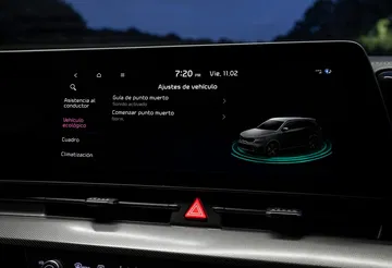 Vista detallada del sistema de infoentretenimiento Kia Sportage.