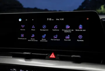 Vista del sistema de infotenimiento y sus aplicaciones destacadas.