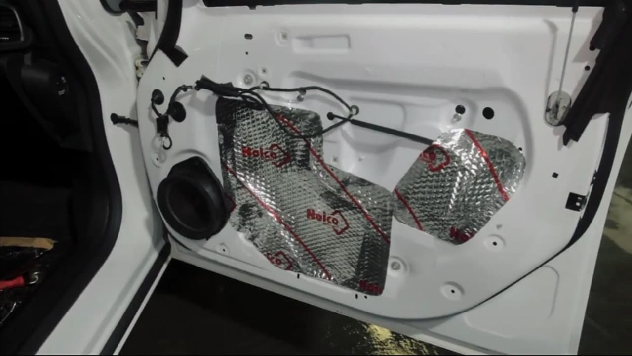 Reduce el ruido en el interior del coche con estas placas insonorizantes  por 38 euros