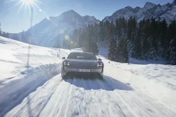 Prueba Porsche Taycan Sport Turismo Frozen Berry 1