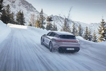 Prueba Porsche Taycan Sport Turismo Frozen Berry 10