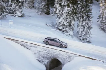 Prueba Porsche Taycan Sport Turismo Frozen Berry 11