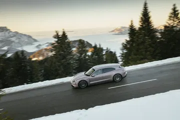 Prueba Porsche Taycan Sport Turismo Frozen Berry 14