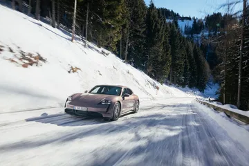 Prueba Porsche Taycan Sport Turismo Frozen Berry 2