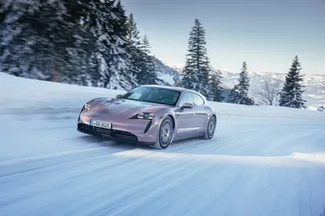 Prueba Porsche Taycan Sport Turismo Frozen Berry 4