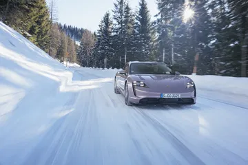 Prueba Porsche Taycan Sport Turismo Frozen Berry 7