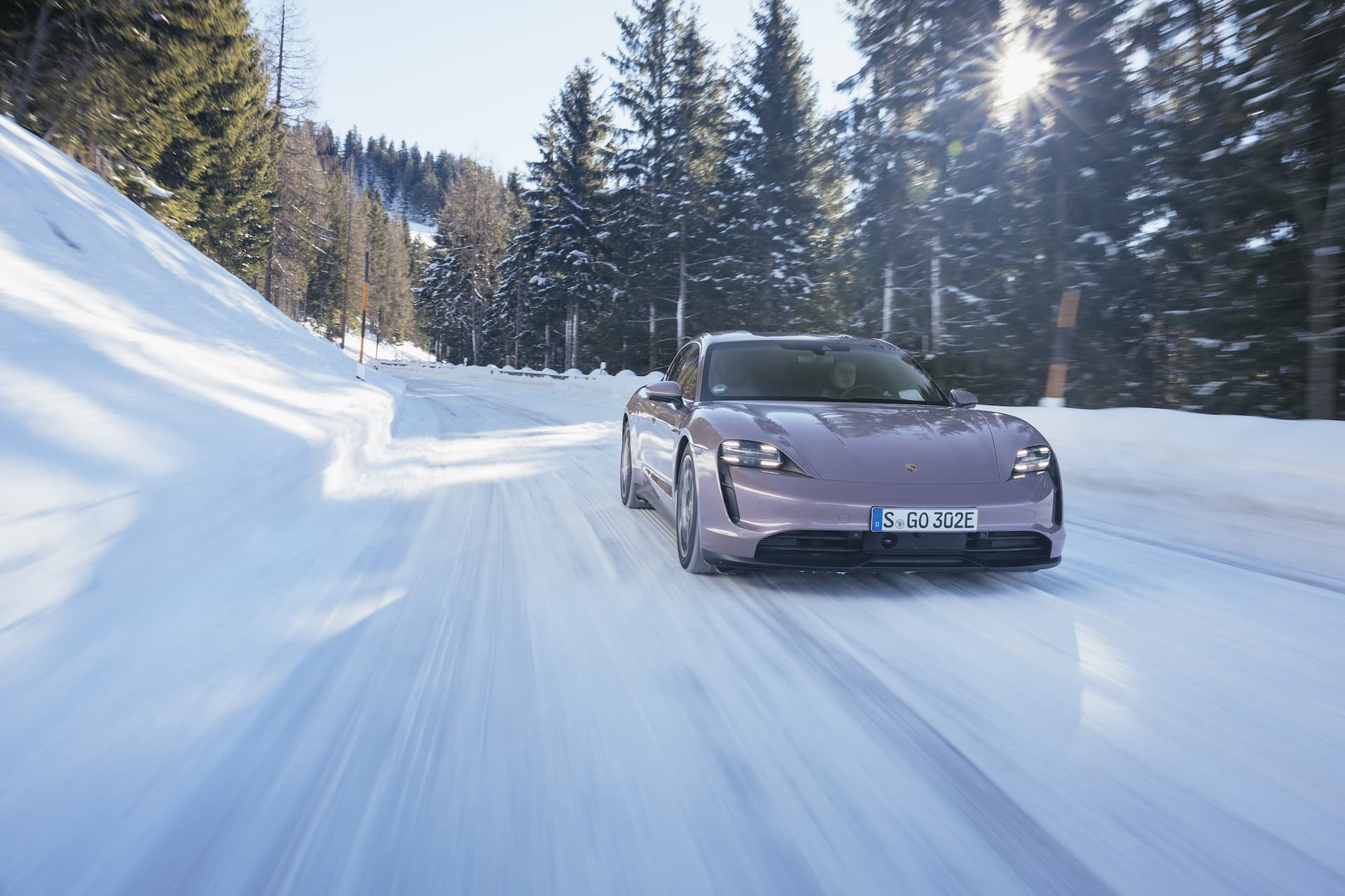 Prueba Porsche Taycan Sport Turismo Frozen Berry 7