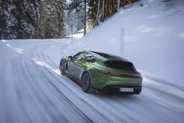 Prueba Porsche Taycan Turbo S Sport Turismo Mamba Green 10
